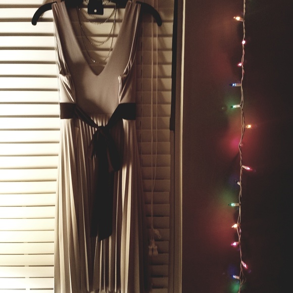 Dress - Picture 3 of 3